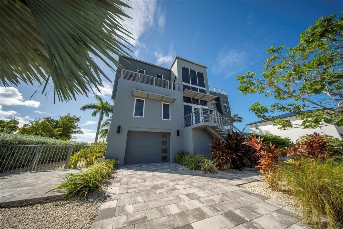 COCO PLUM BEACH - Residential