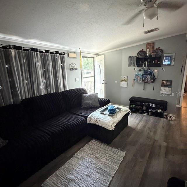 DERBY OAKS - Residential