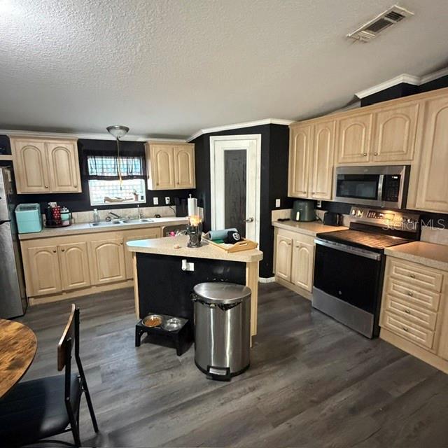 DERBY OAKS - Residential