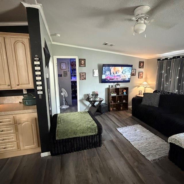 DERBY OAKS - Residential