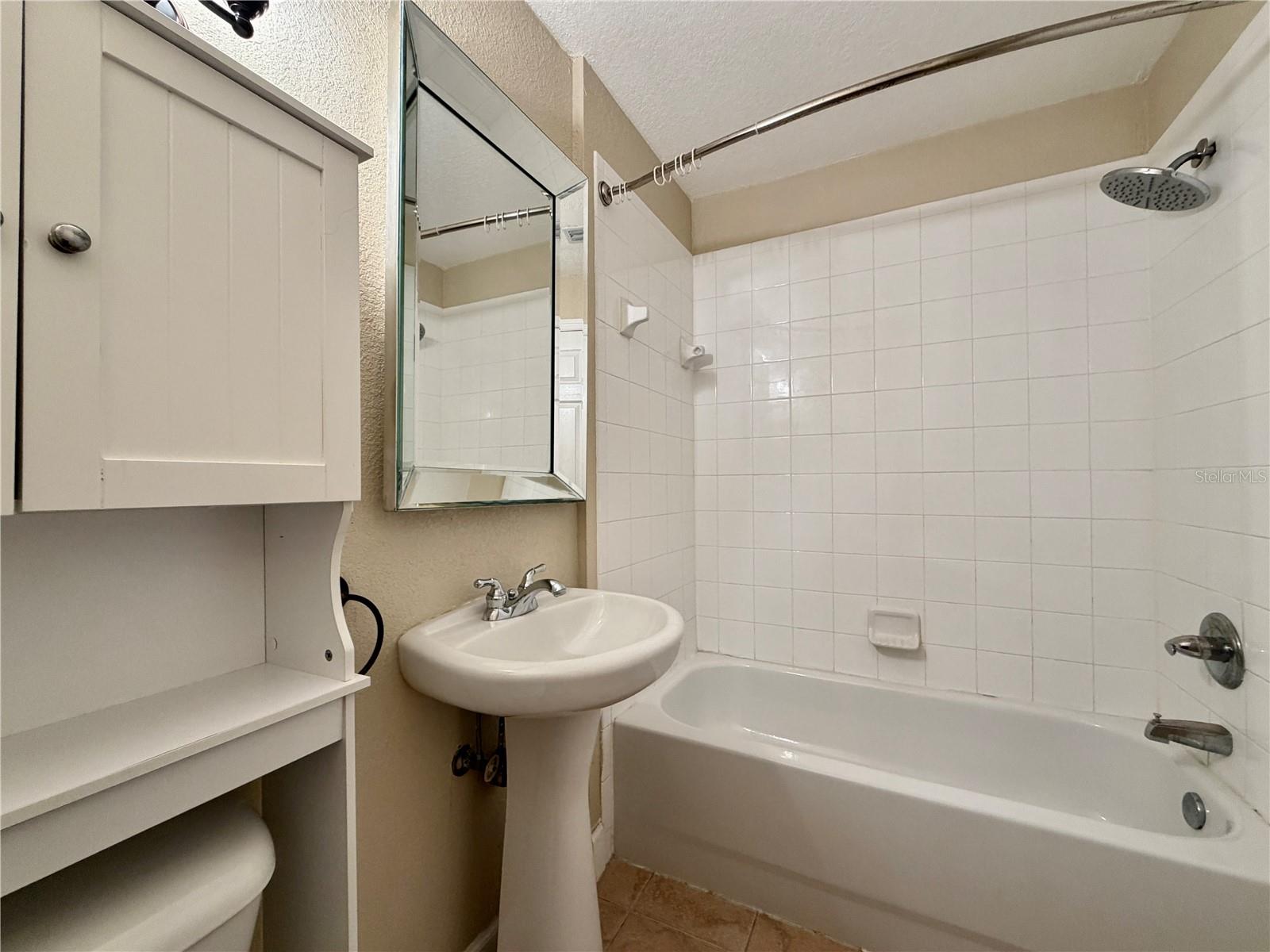 GANDY TWNHMS - Residential Lease
