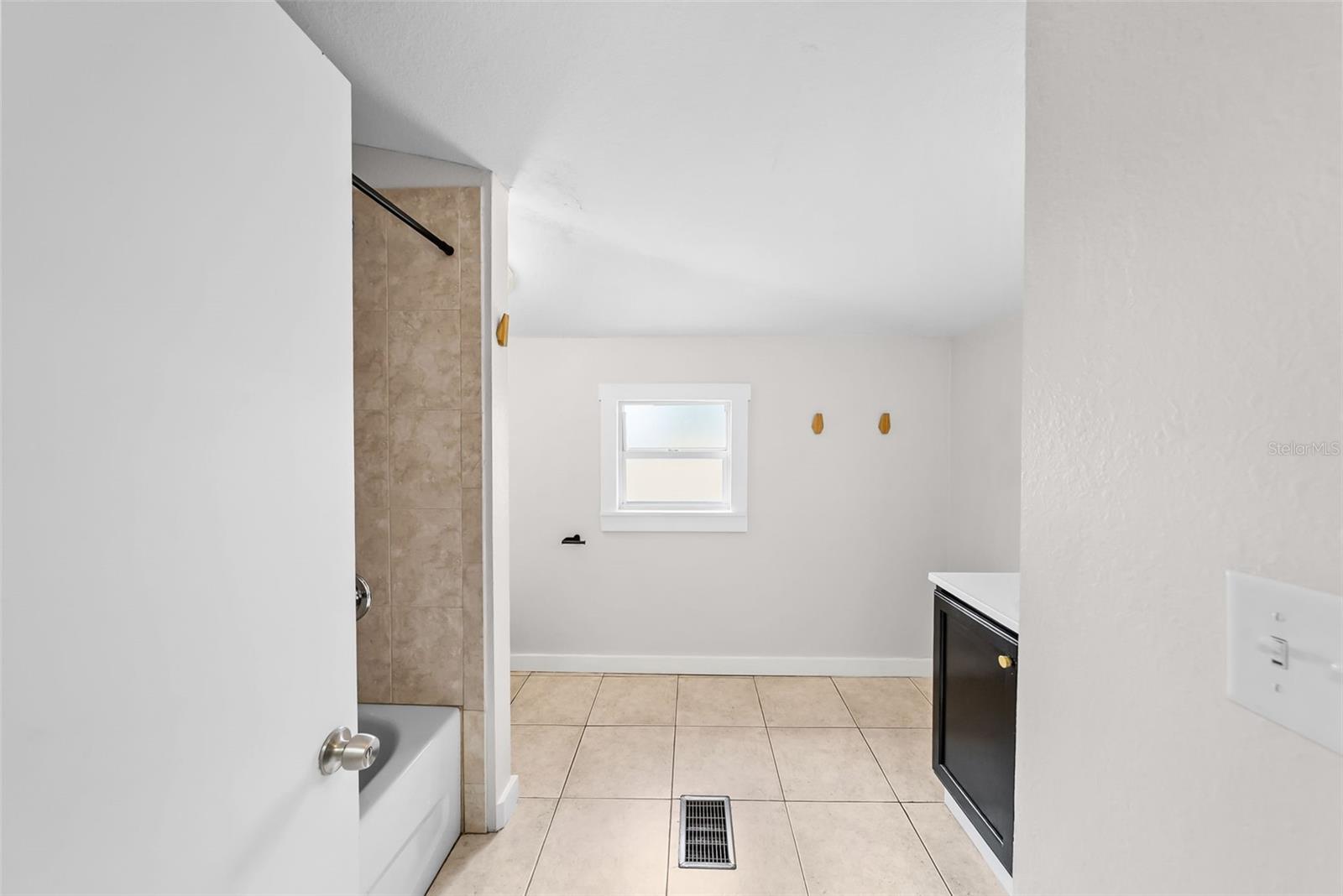 AVALON HEIGHTS - Residential