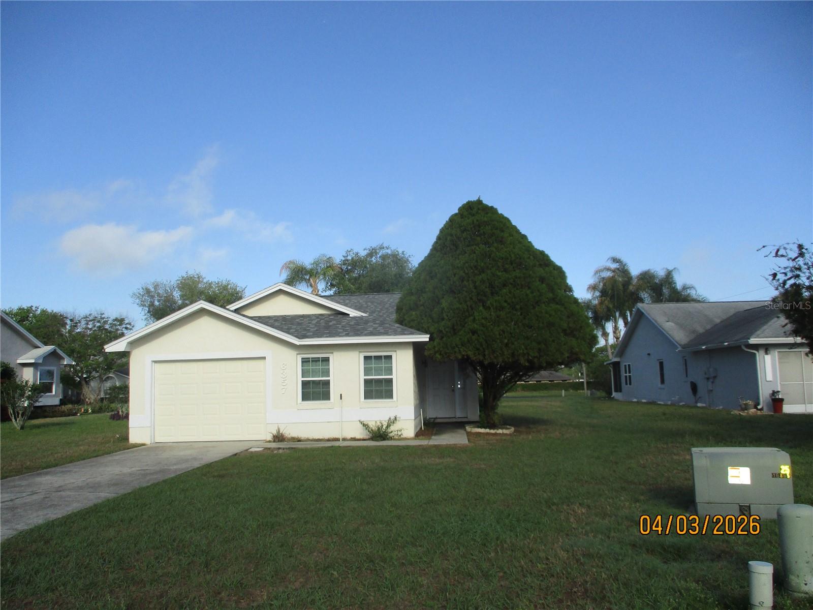 NEW LISTING, LARGE LOT, TANDEM PARKING, SPLIT PLAN, 2 BEDROOM, 2 BATHROOM, 1 CAR GARAGE, NO-ONE BEHIND. READY TO MOVE INTO, CAN COME FULLY FURNISHED. NEW ROOF, OUTSIDE PAINT, NEW WINDOW WORLD WINDOWS, NEW CARPETING AND LIVING ROOM FURNITURE, UPDATED KITCHEN.  ENJOY ALL LIVING IN SANDPIPER GOLF & COUNTRY CLUB ACTIVE COMMUNITY. WALK TO SHOPS, RIDE YOUR GOLF CART TO THE GOLF COURSE, RESTAURANT, 2 HEATED SWIMMING POOLS, TENNIS COURTS, 6 PICKLEBALL COURTS, ACTIVE CLUBHOUSES, SHUFFLEBOARD, SPA, SAUNA, GYM AND SOME 80 ACTIVITIES, ACTIVE TRAVEL CLUB, DAY AND LUNCHES OUT.  NEW ALDI IS COMING, ADDING TO ACE HARDWARE, IL FORNOS, NAILS, BARBERSHOP, DOLLAR GENERAL PIZZA, TAKEAWAYS, PUBLIX, ALL WITHIN WALKING DISTANCE.  MUST VIEW TO APPRECIATE, A PERFECT LOCATION FOR ALL YEAR ROUND OR WINTER.  HOA OF JUST $150 A MONTH COVERS LAWN MOWING, EDGING AND TRIMMING, 3 CABLE BOXES, INTERNET, AND ALL ABOVE ACTIVITIES.