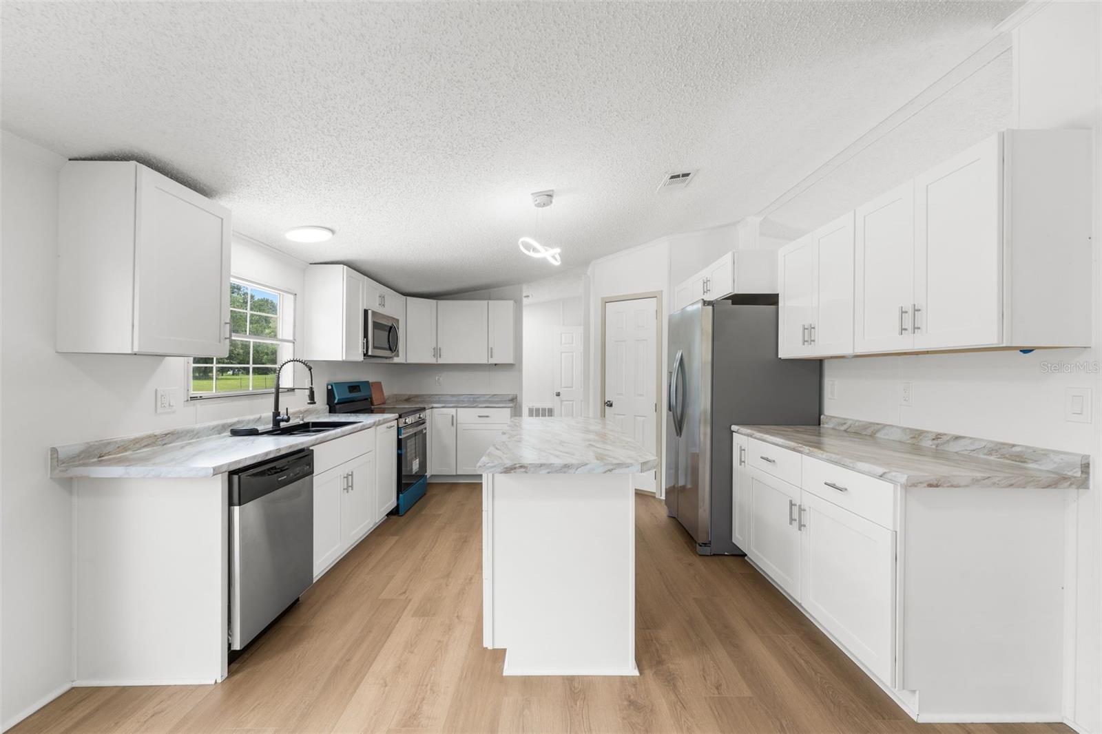 WILLISTON HIGHLANDS - Residential