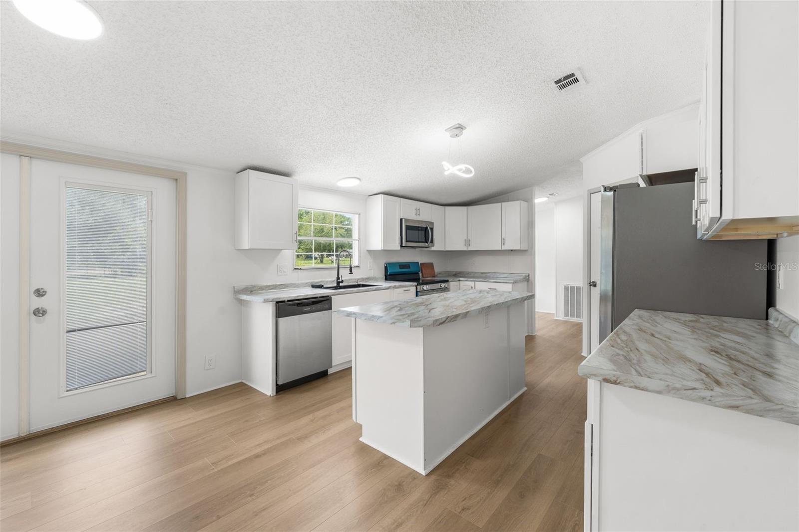 WILLISTON HIGHLANDS - Residential