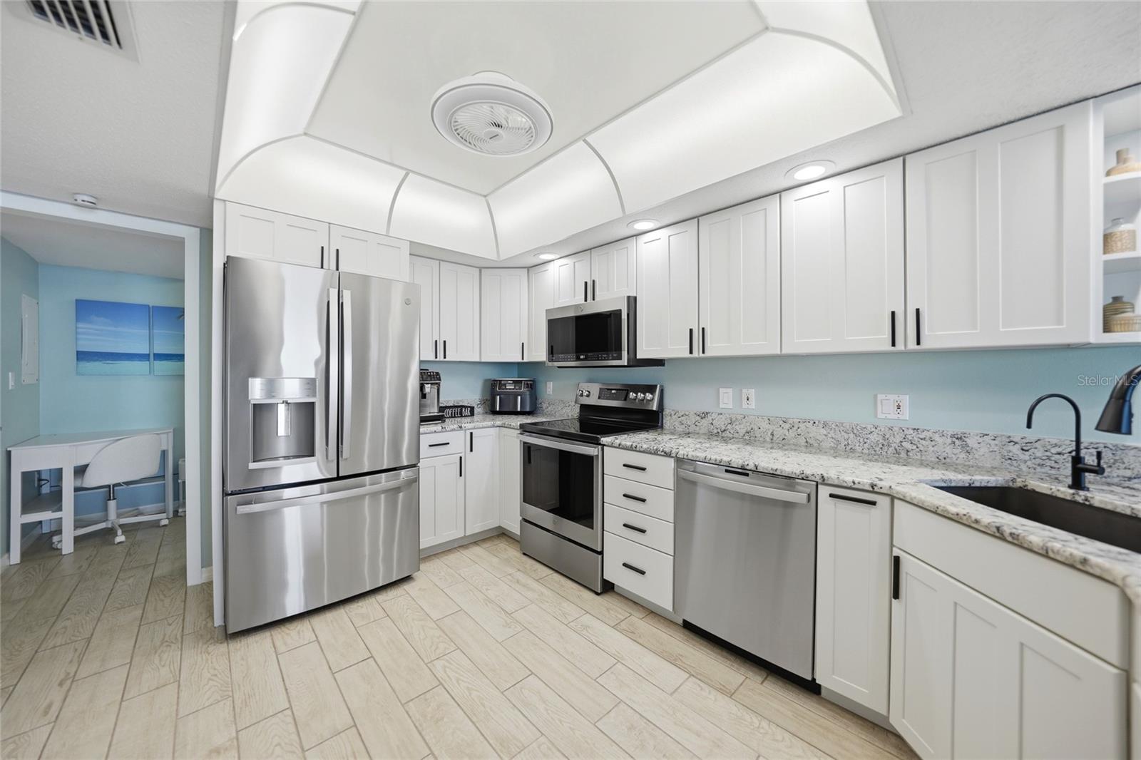 COLONY POINT - Residential