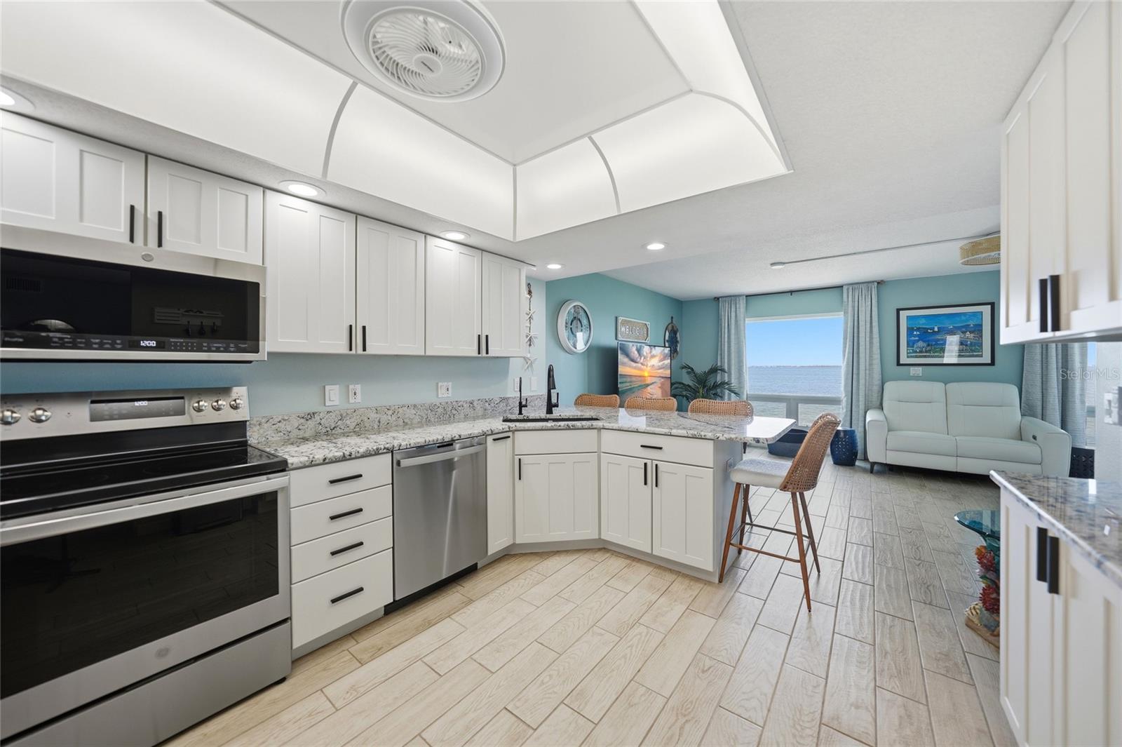 COLONY POINT - Residential