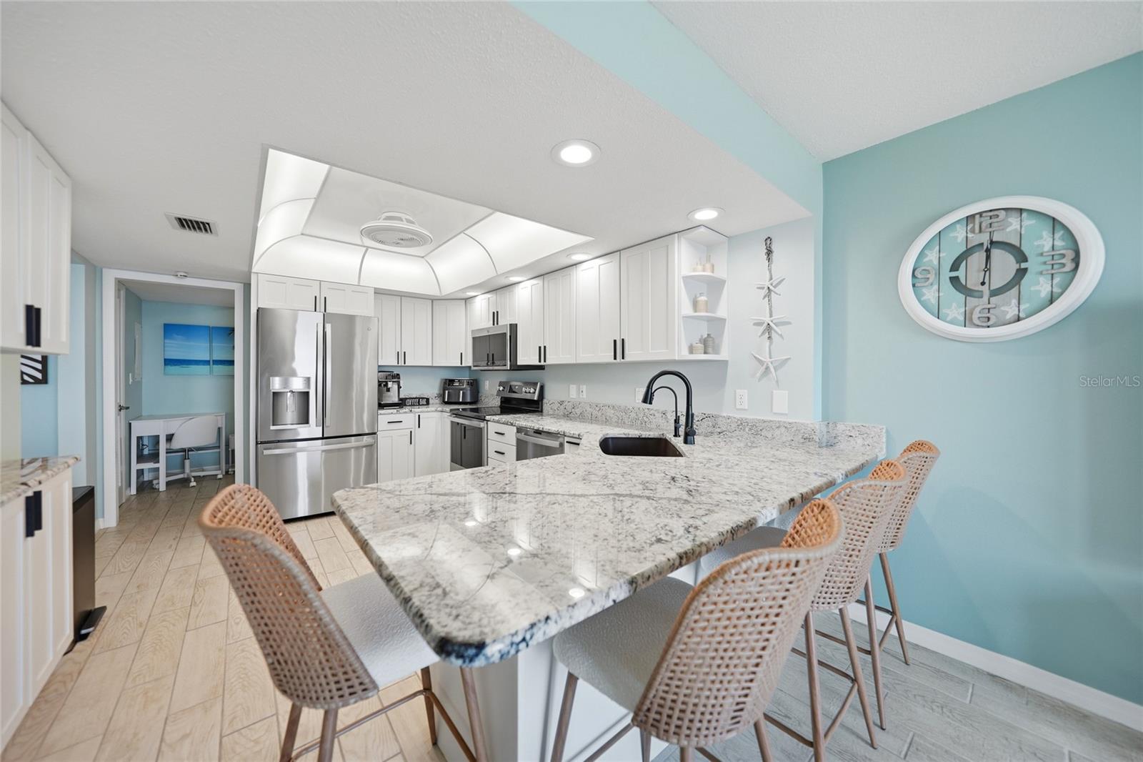 COLONY POINT - Residential