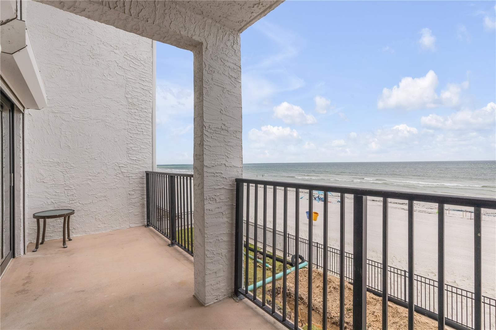CLUB OCEANIA CONDO PH 01 & 02 - Residential