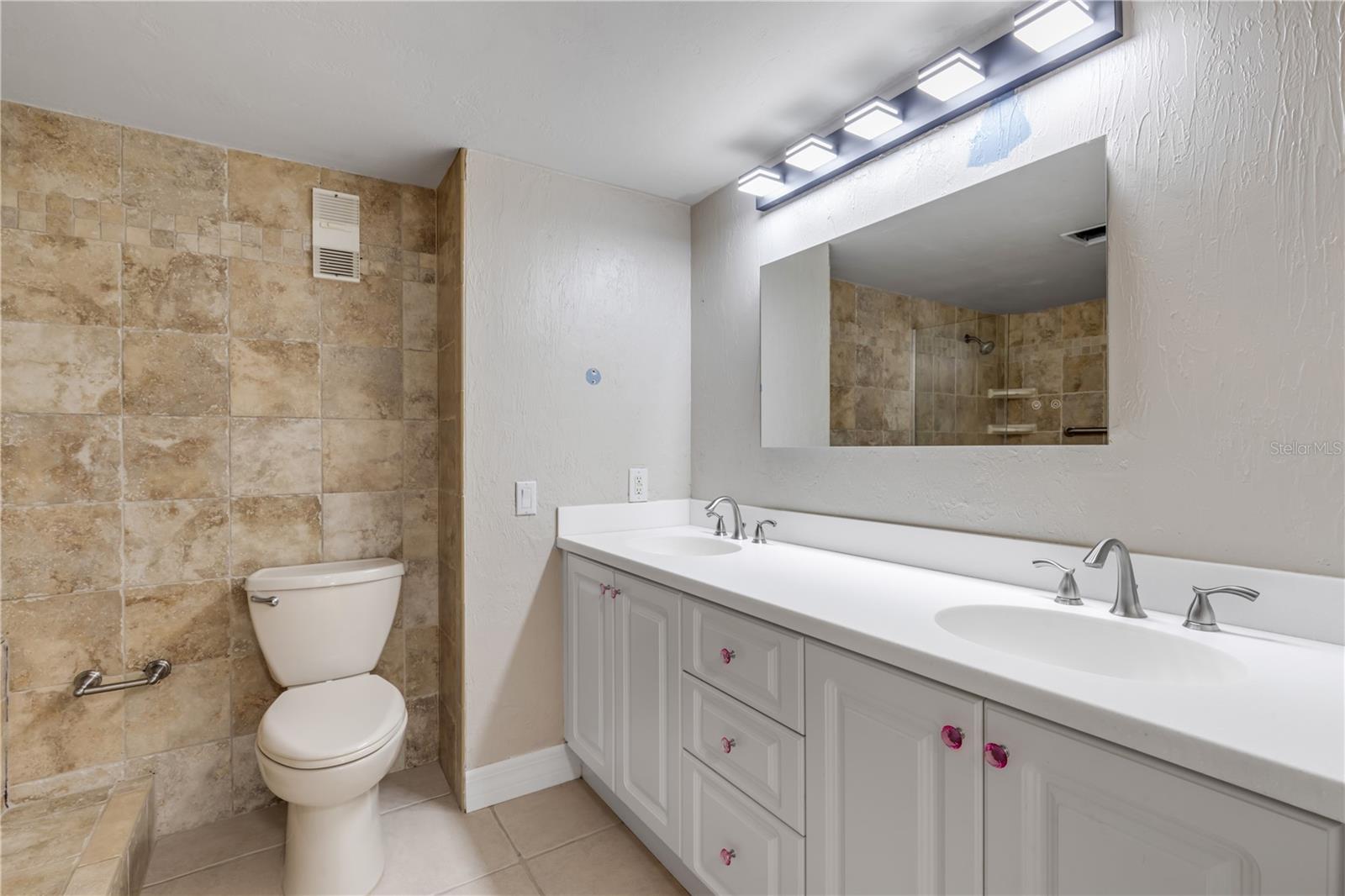CLUB OCEANIA CONDO PH 01 & 02 - Residential