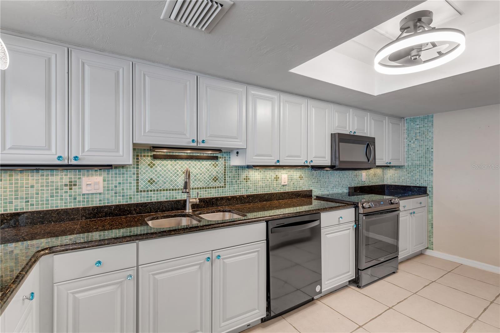 CLUB OCEANIA CONDO PH 01 & 02 - Residential