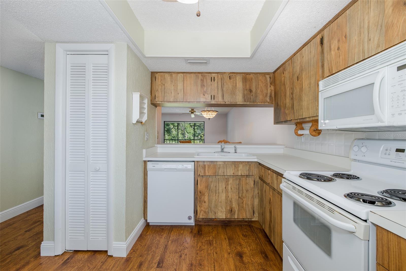 EAST LAKE WOODLANDS - Residential