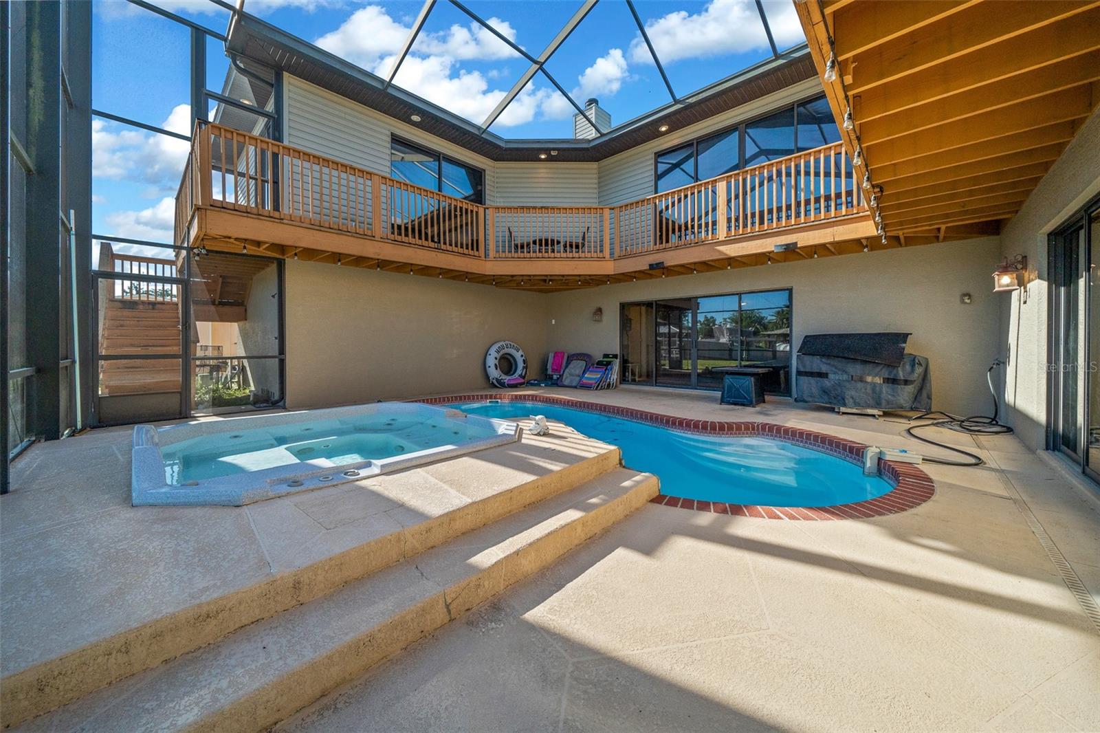 WOODLAND ESTATES - Residential
