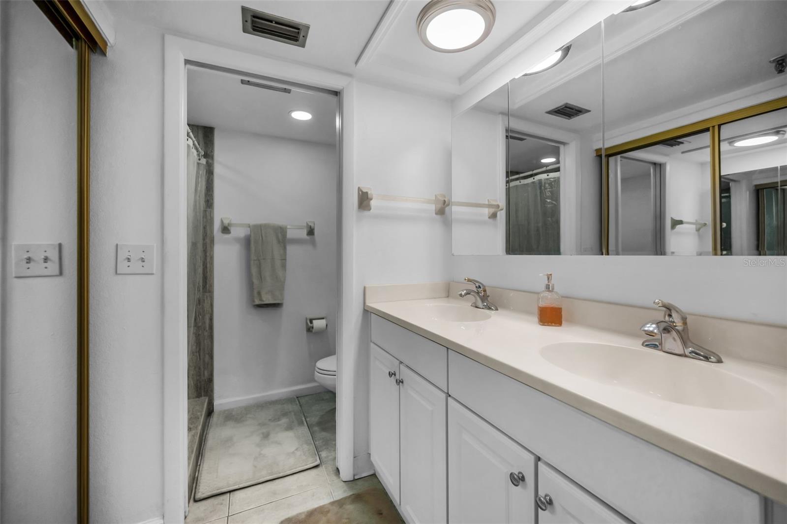 VISTA BAY CONDO I PH I - Residential