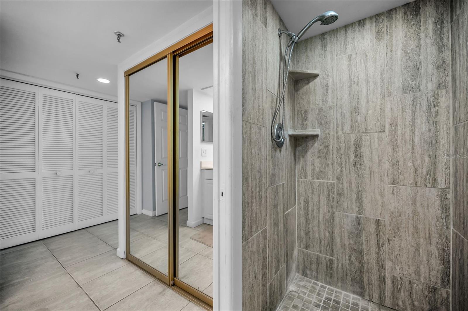 VISTA BAY CONDO I PH I - Residential