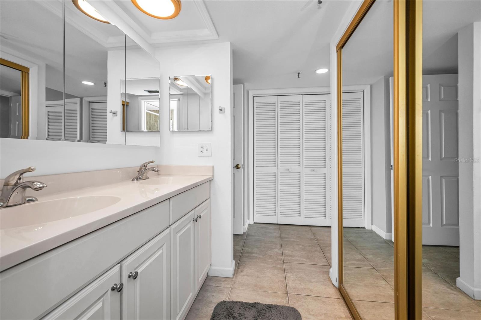 VISTA BAY CONDO I PH I - Residential
