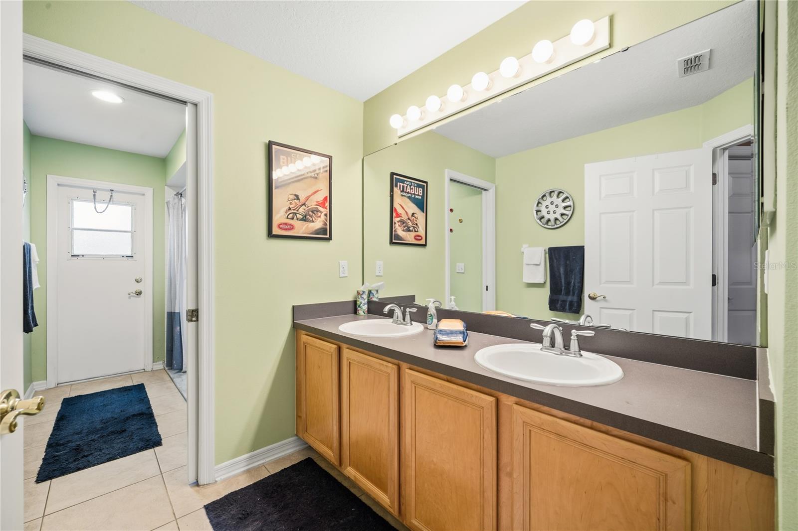 LAKE RIDGE CLUB SUB - Residential