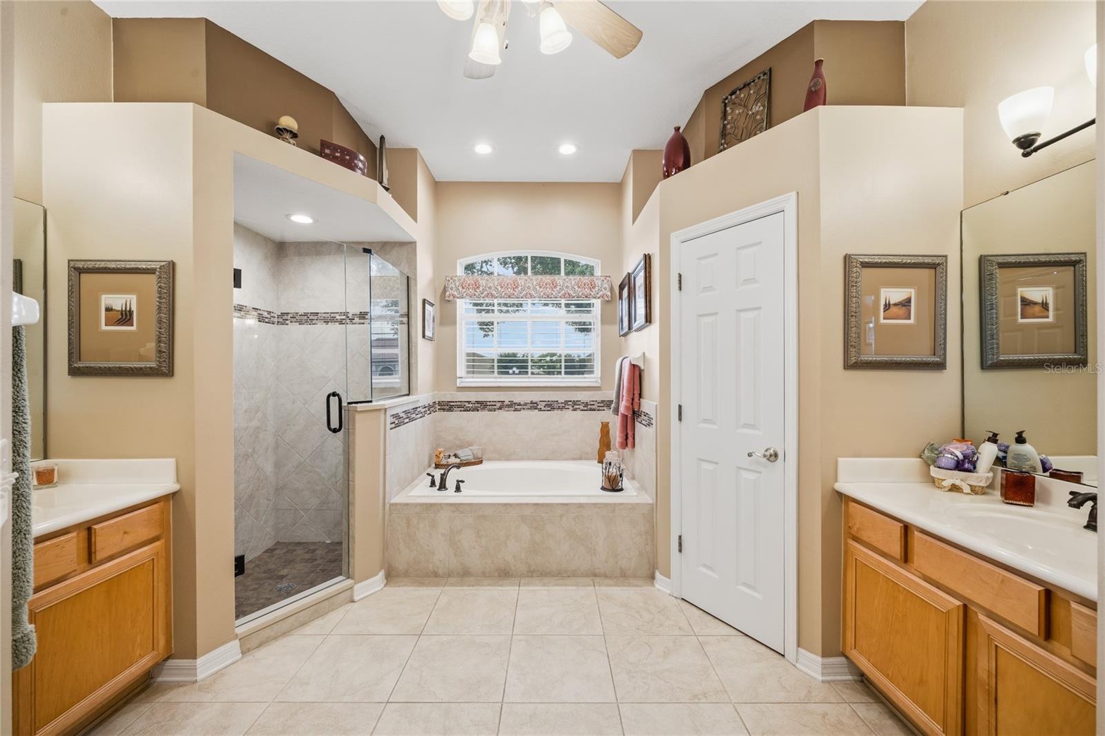 LAKE RIDGE CLUB SUB - Residential