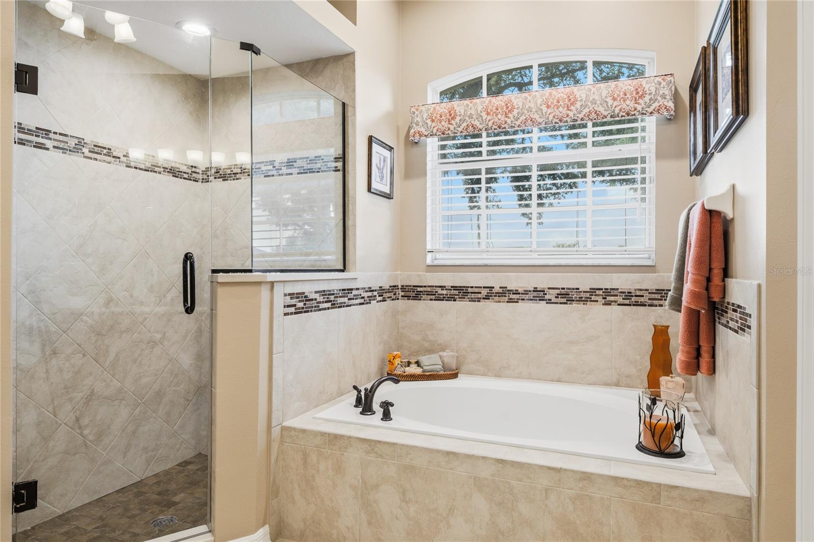 LAKE RIDGE CLUB SUB - Residential