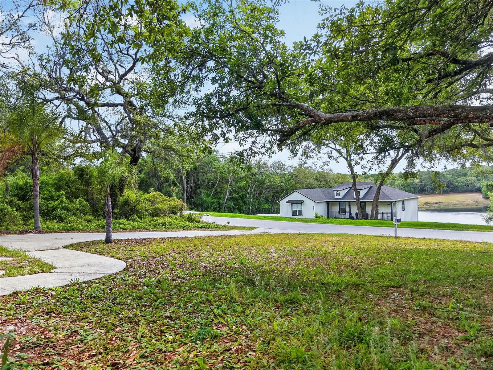 CARLTON VILLAGE PARK - Residential