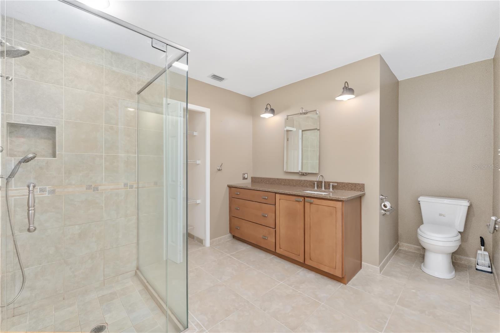 UNIVERSITY AVE PROPERTIES INC - Residential