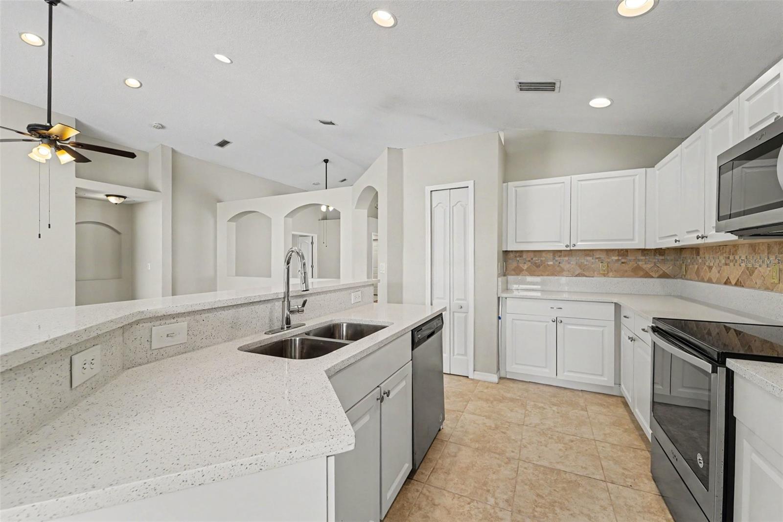 VALENCIA GARDENS PH 01 - Residential