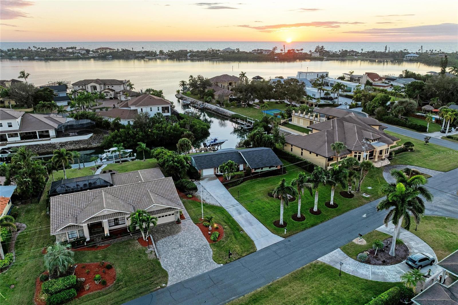 SORRENTO SHORES - Residential