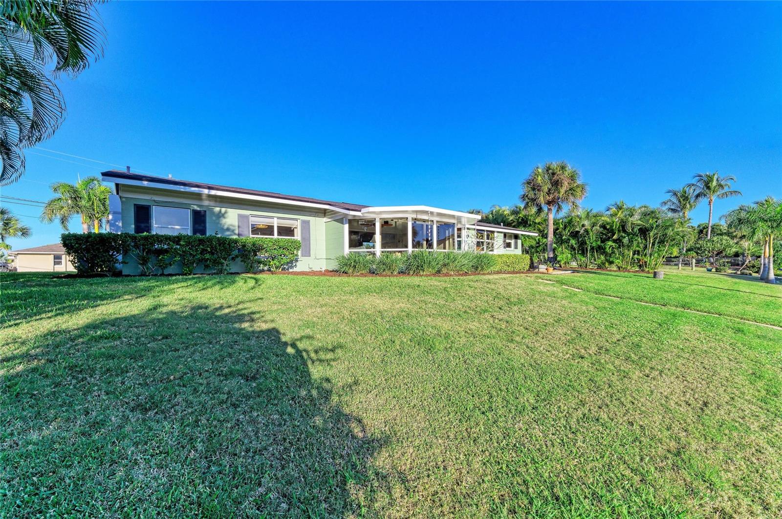 SORRENTO SHORES - Residential