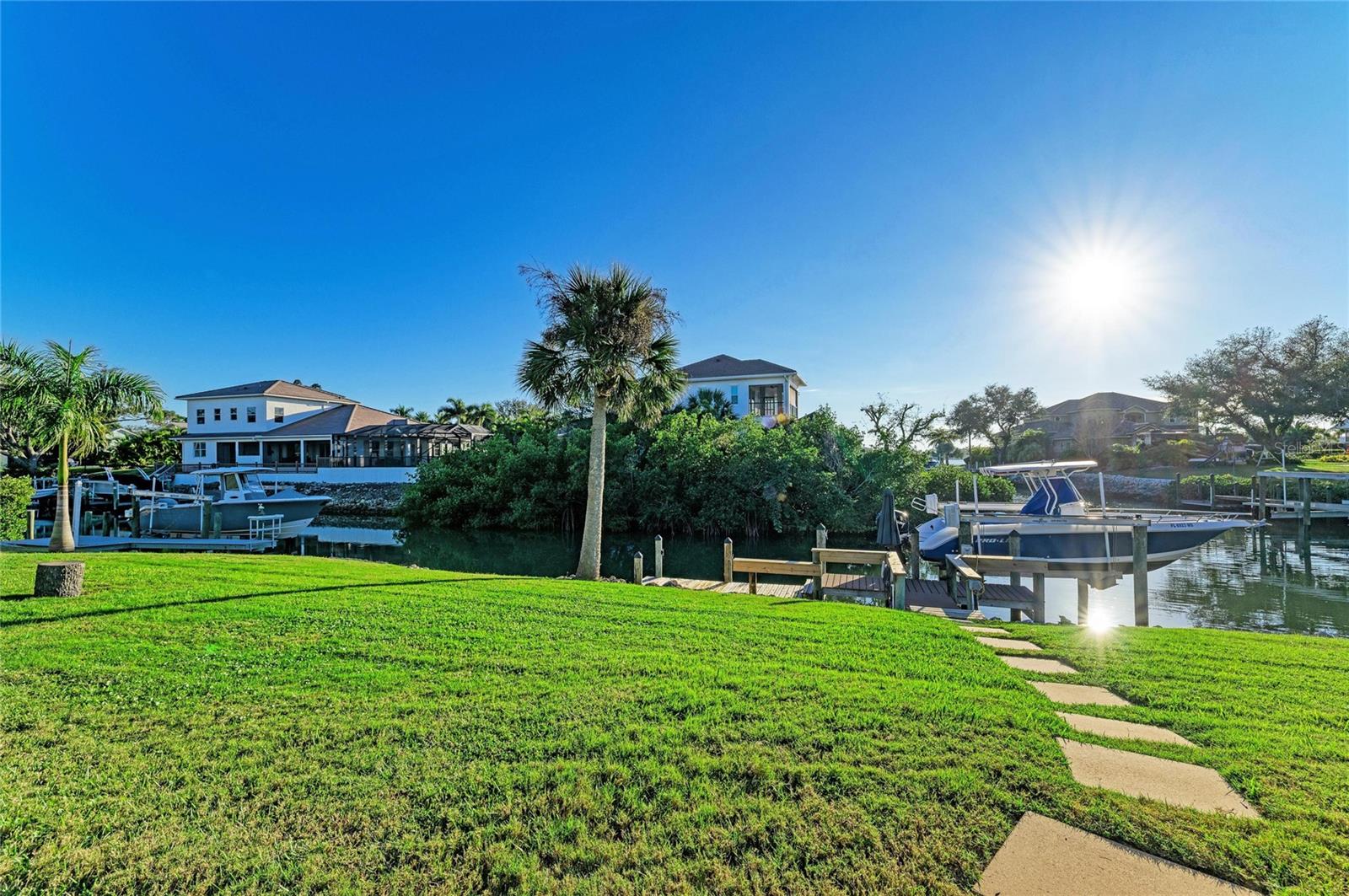 SORRENTO SHORES - Residential