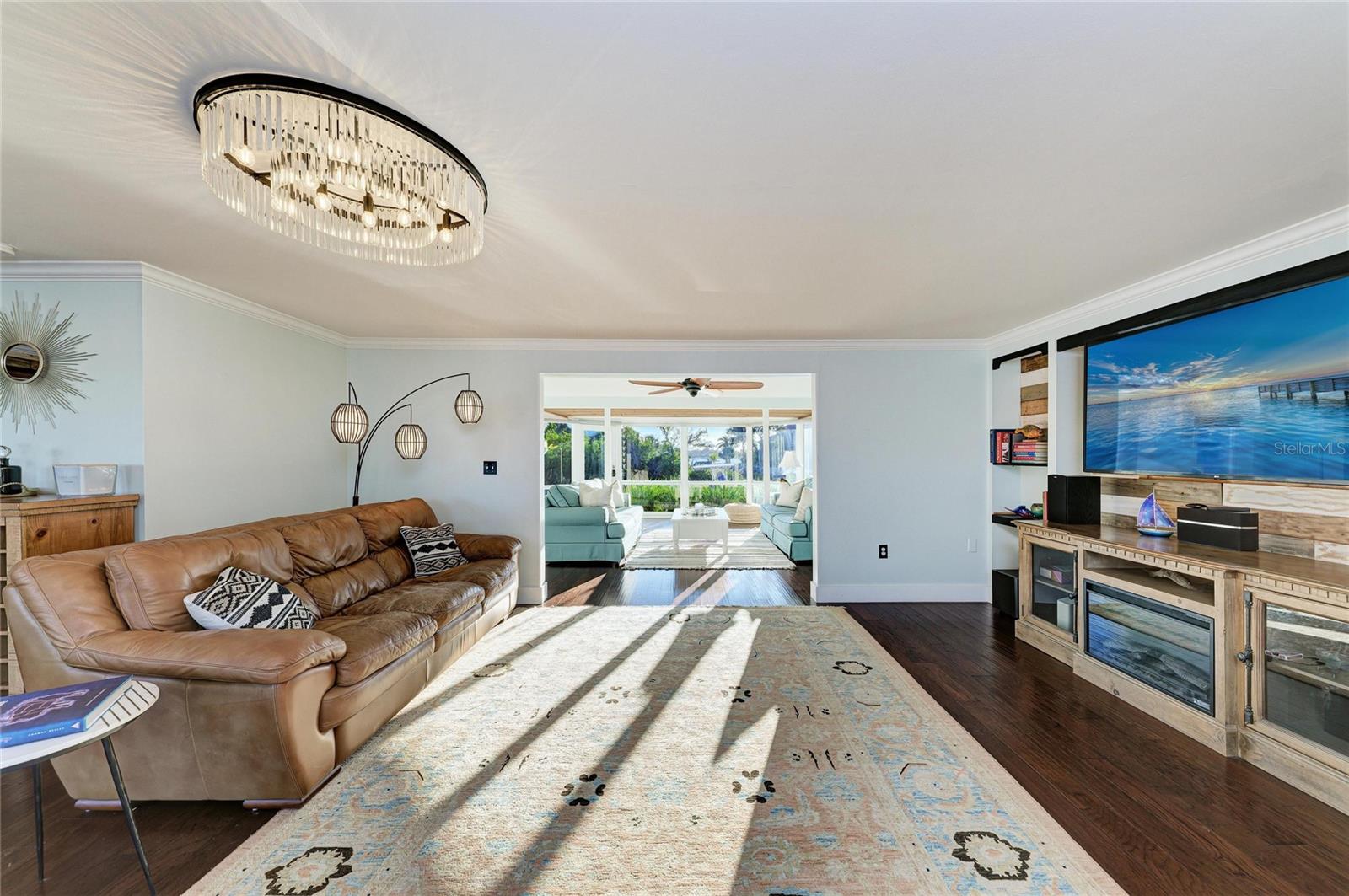 SORRENTO SHORES - Residential