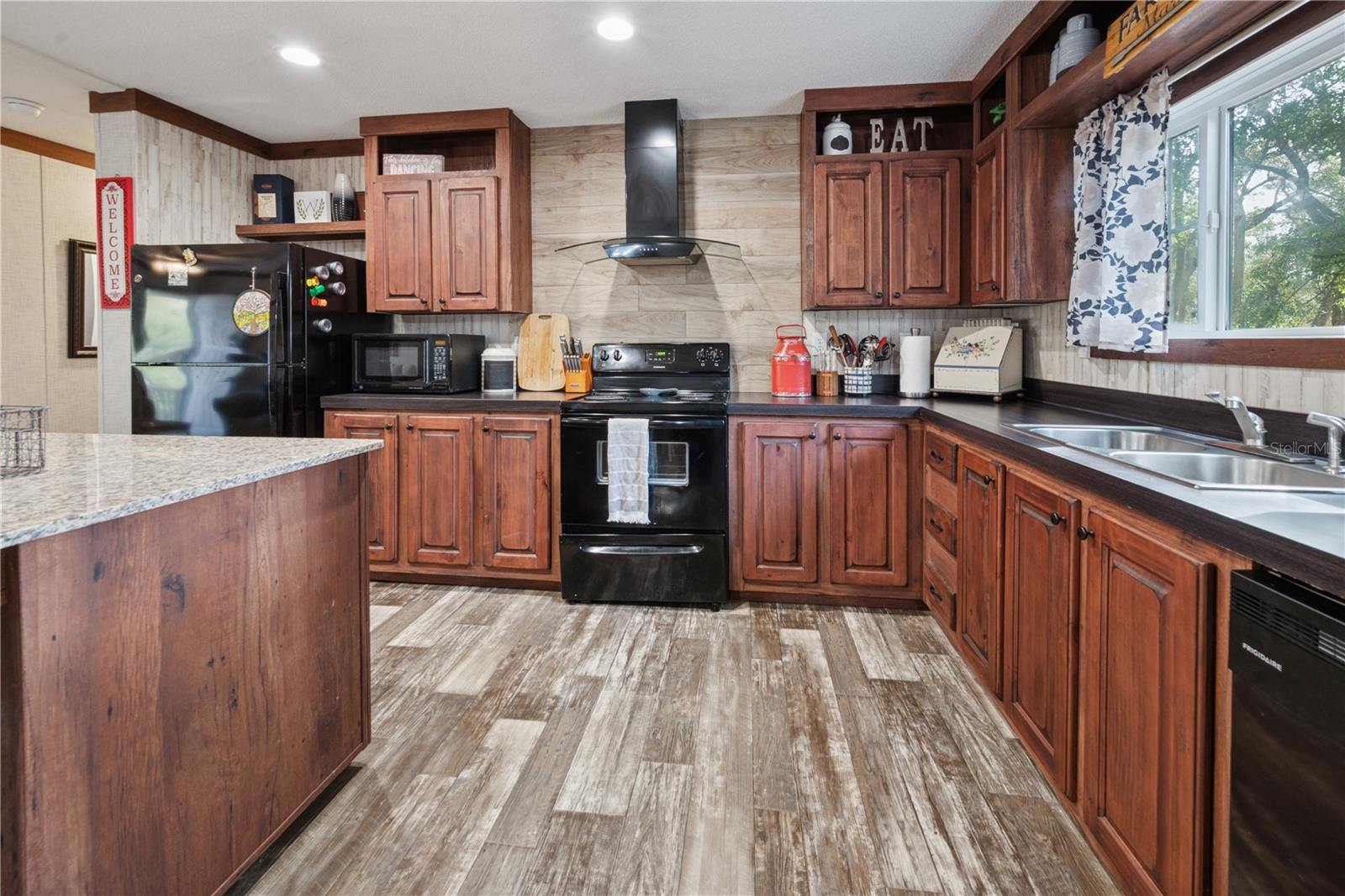 SUWANNEE RIV SPGS 01/MANAT - Residential