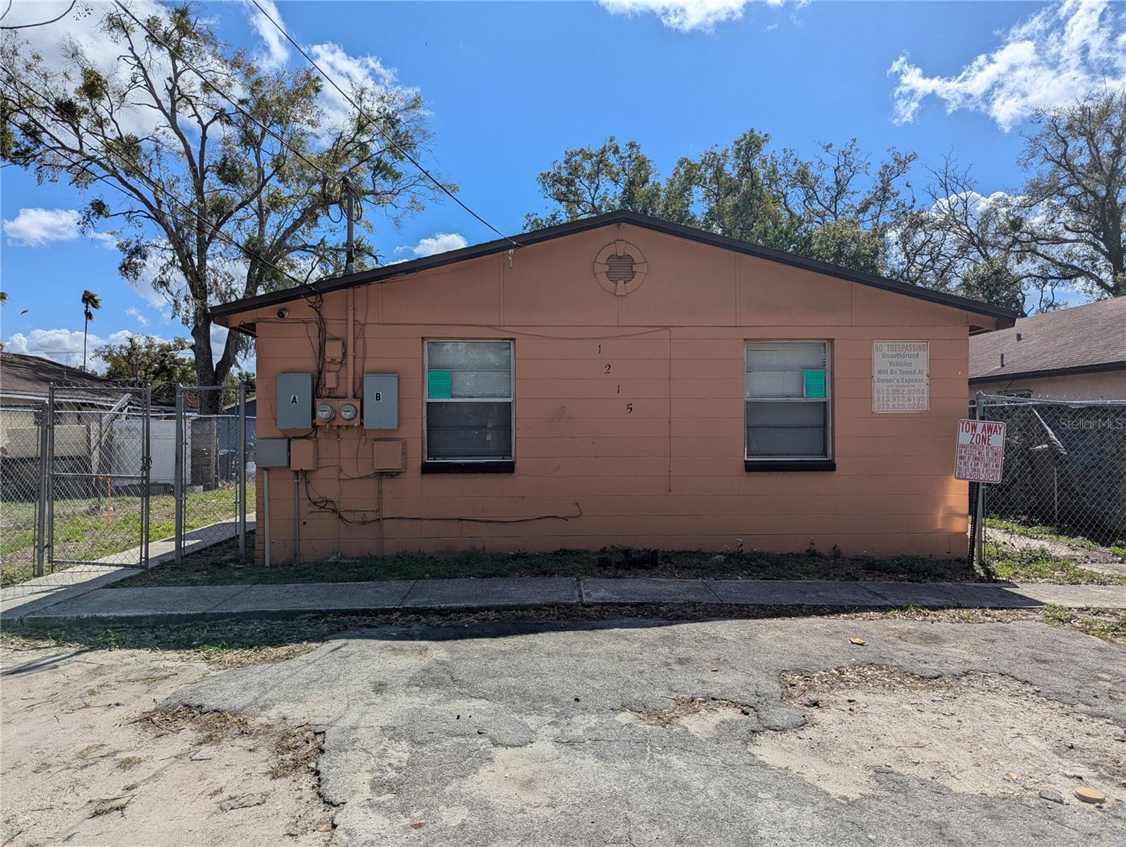 Block duplex centrally located and near the bus lines and shopping. Add this to your portfolio or as your primary residence.