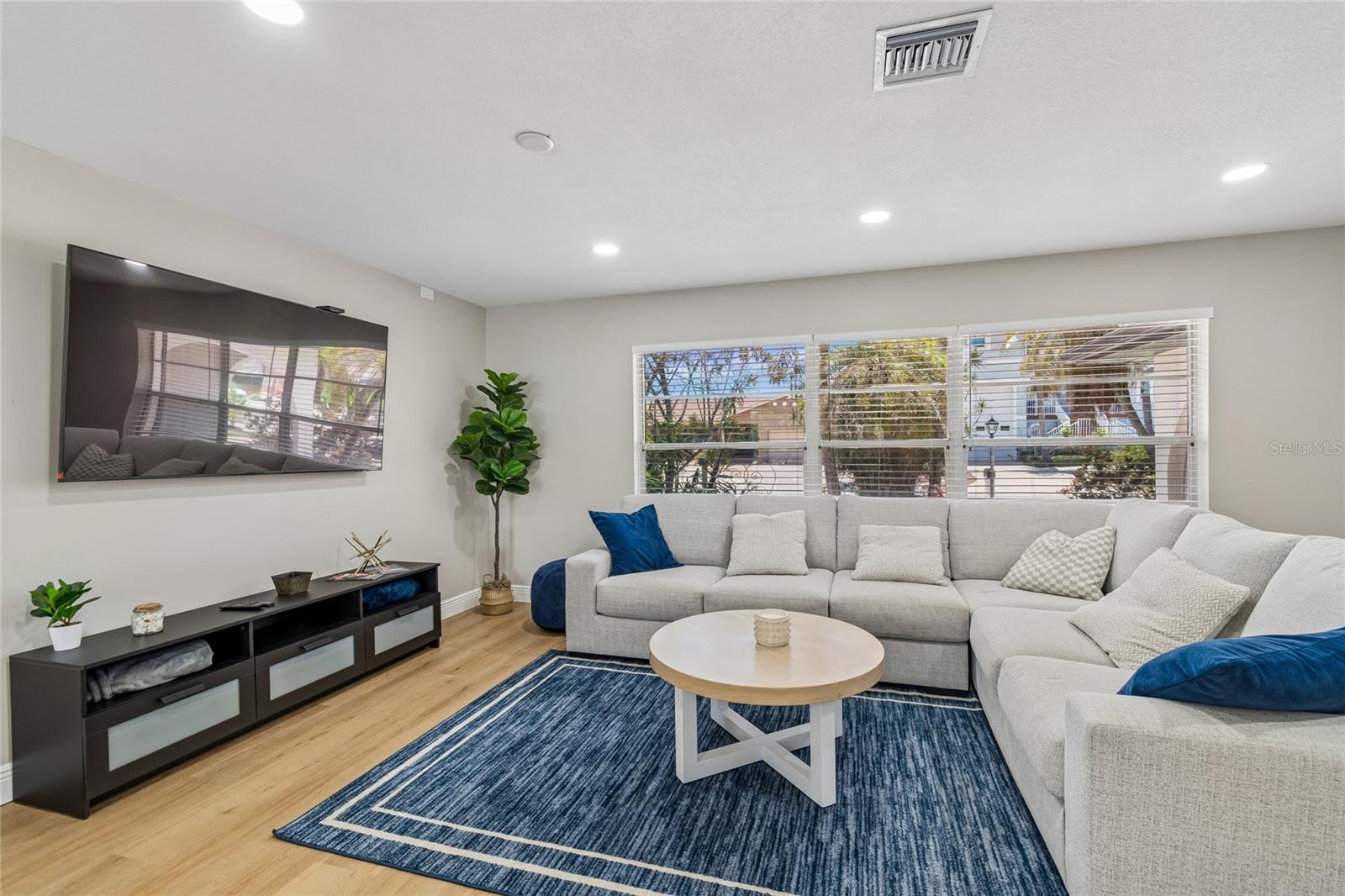 APOLLO BEACH UNIT 13 PT 2 - Residential