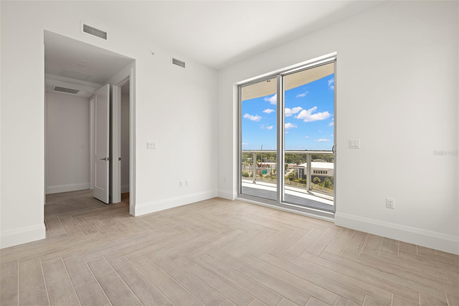 ALTURA BAYSHORE - Residential