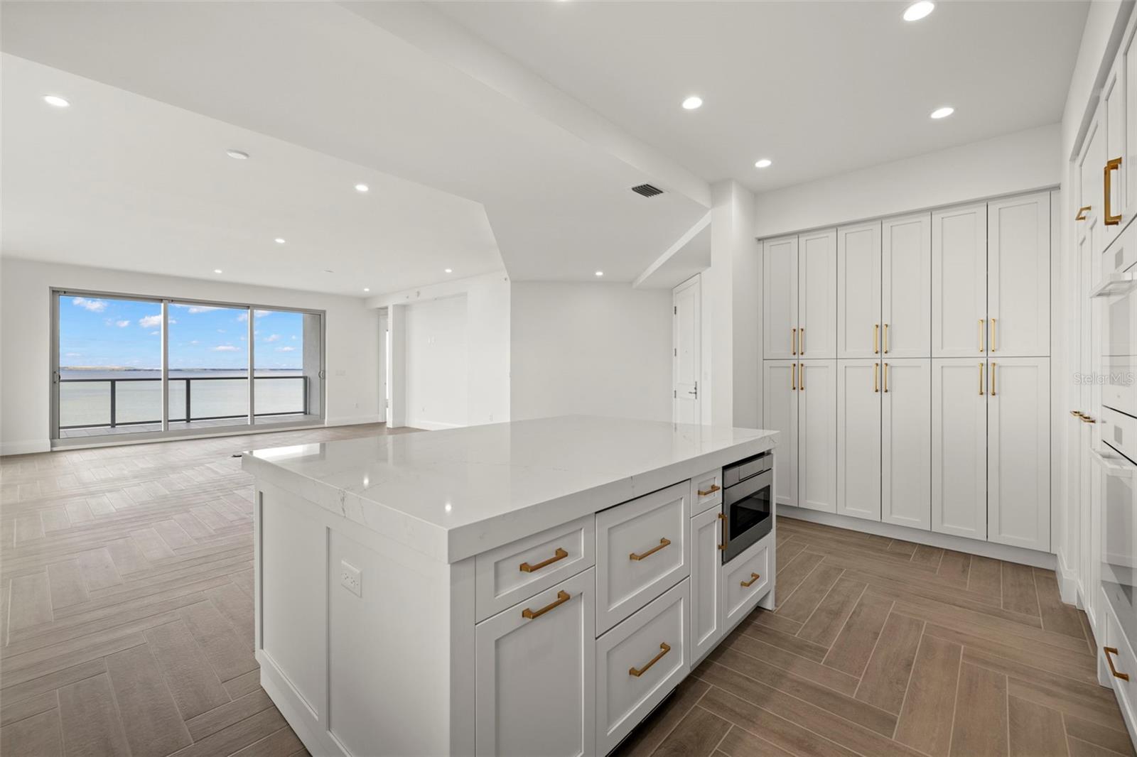 ALTURA BAYSHORE - Residential