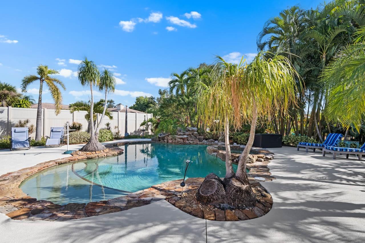 WHISPERING PINES - Residential