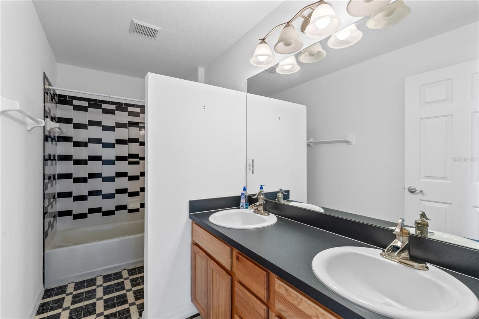 TAVARES GROVES AT BAYTREE PH 03 - Residential