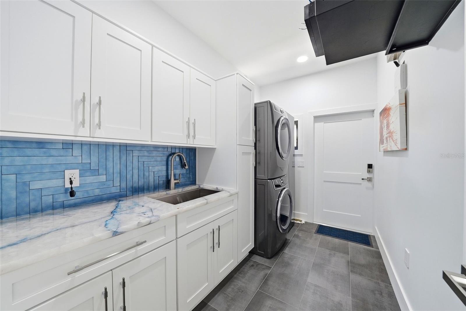 BELLEAIR ESTATES - Residential
