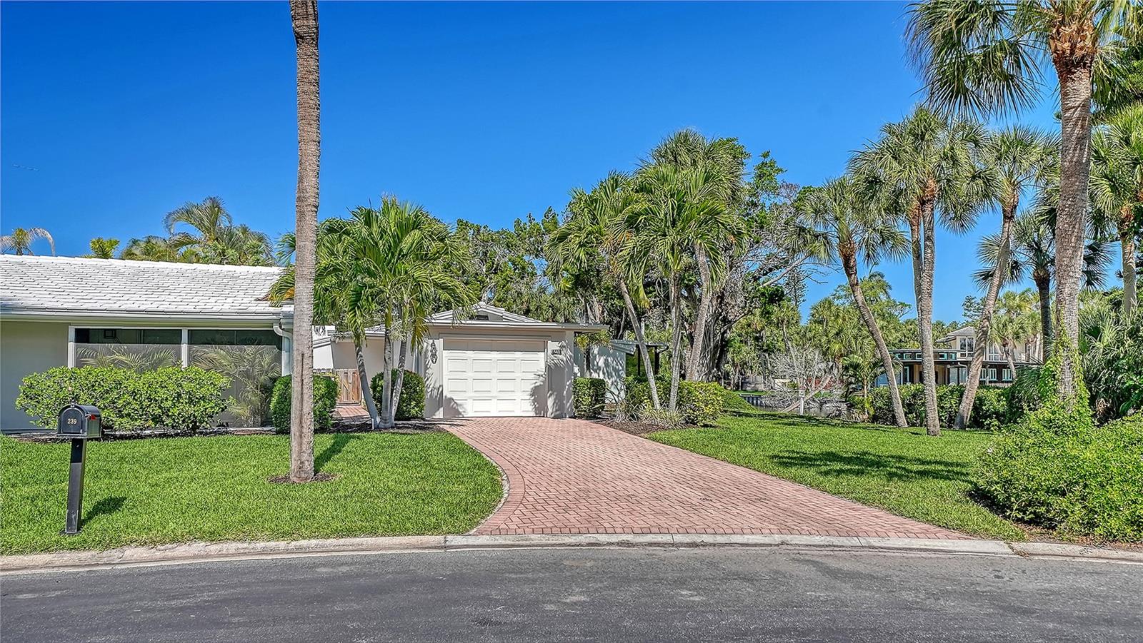 WHISPERING SANDS - Residential