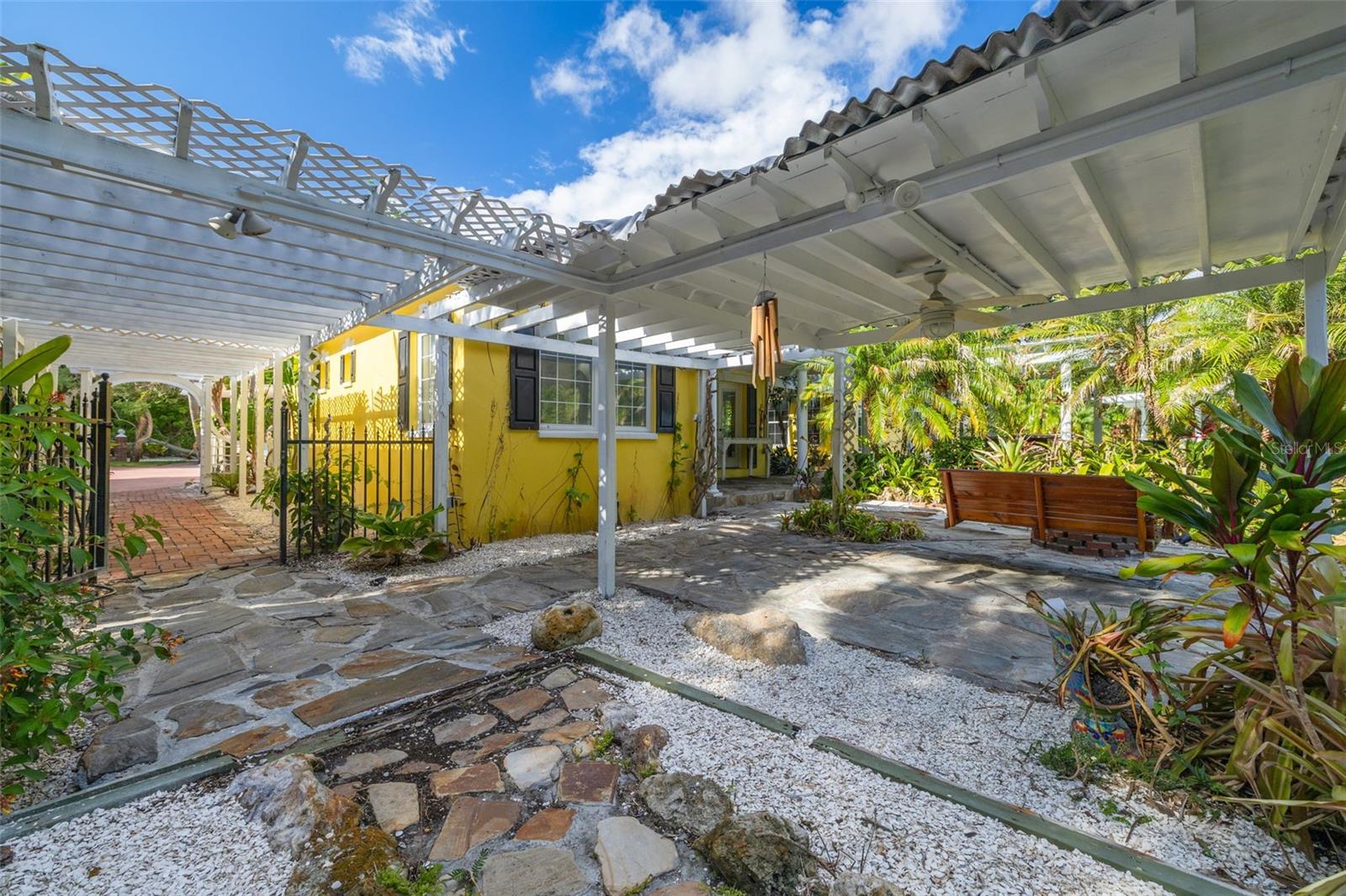 SPANISH TRAILS - Residential