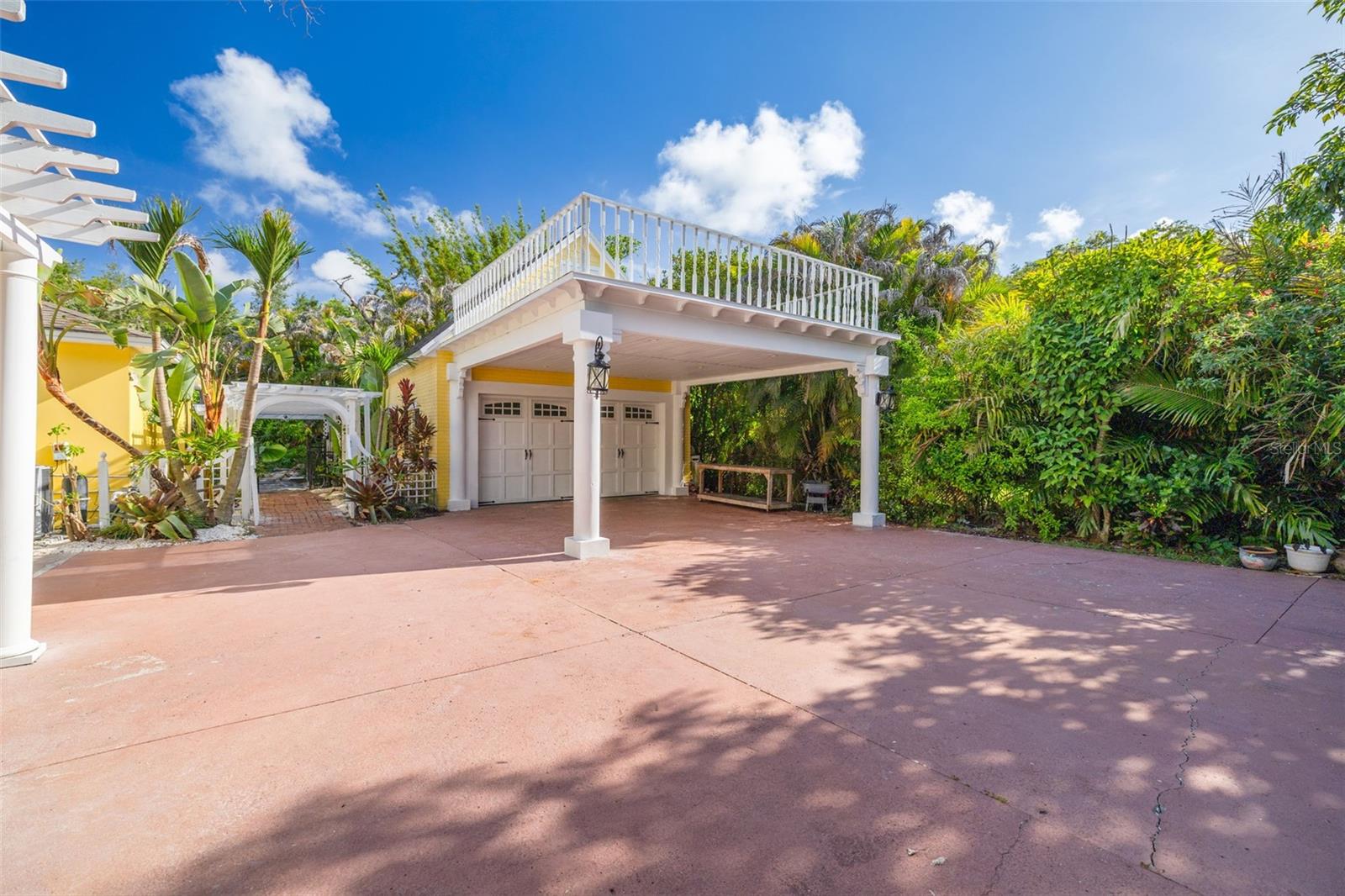 SPANISH TRAILS - Residential
