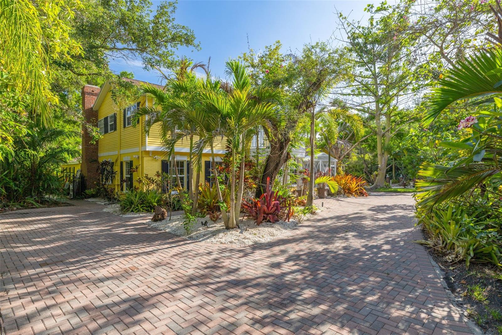 SPANISH TRAILS - Residential