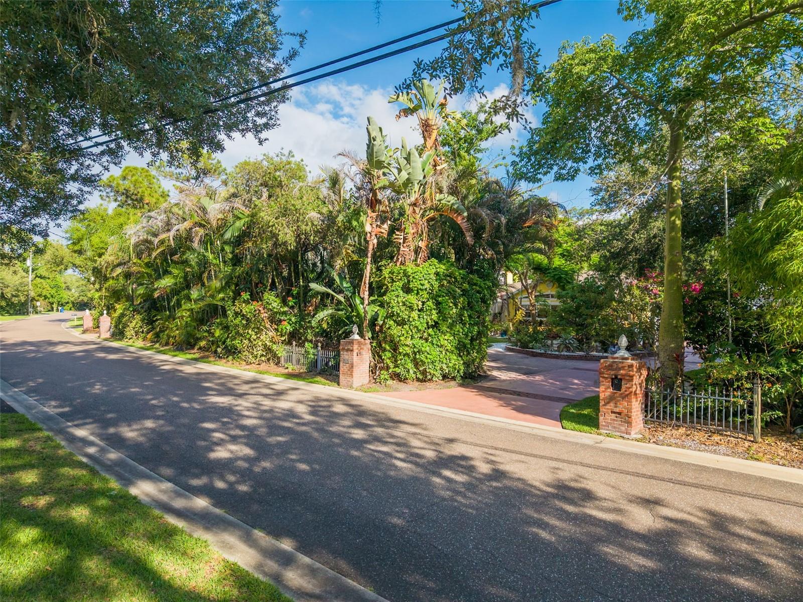 SPANISH TRAILS - Residential