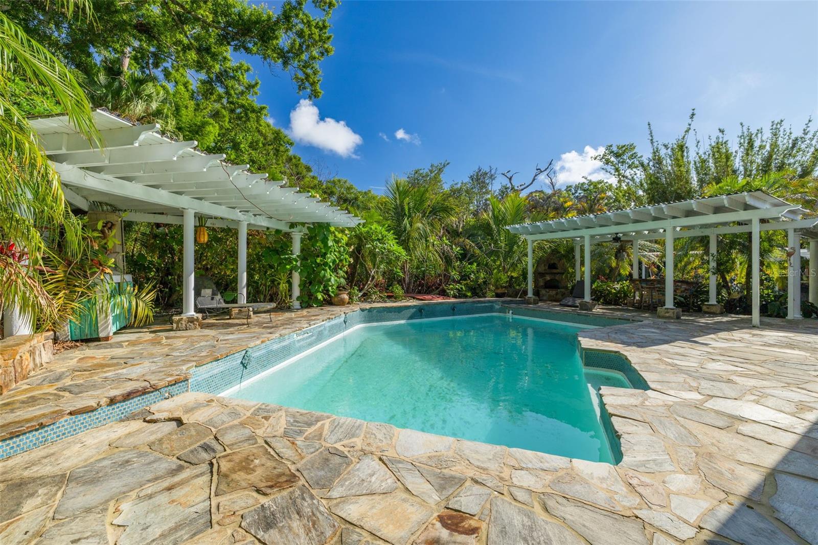 SPANISH TRAILS - Residential
