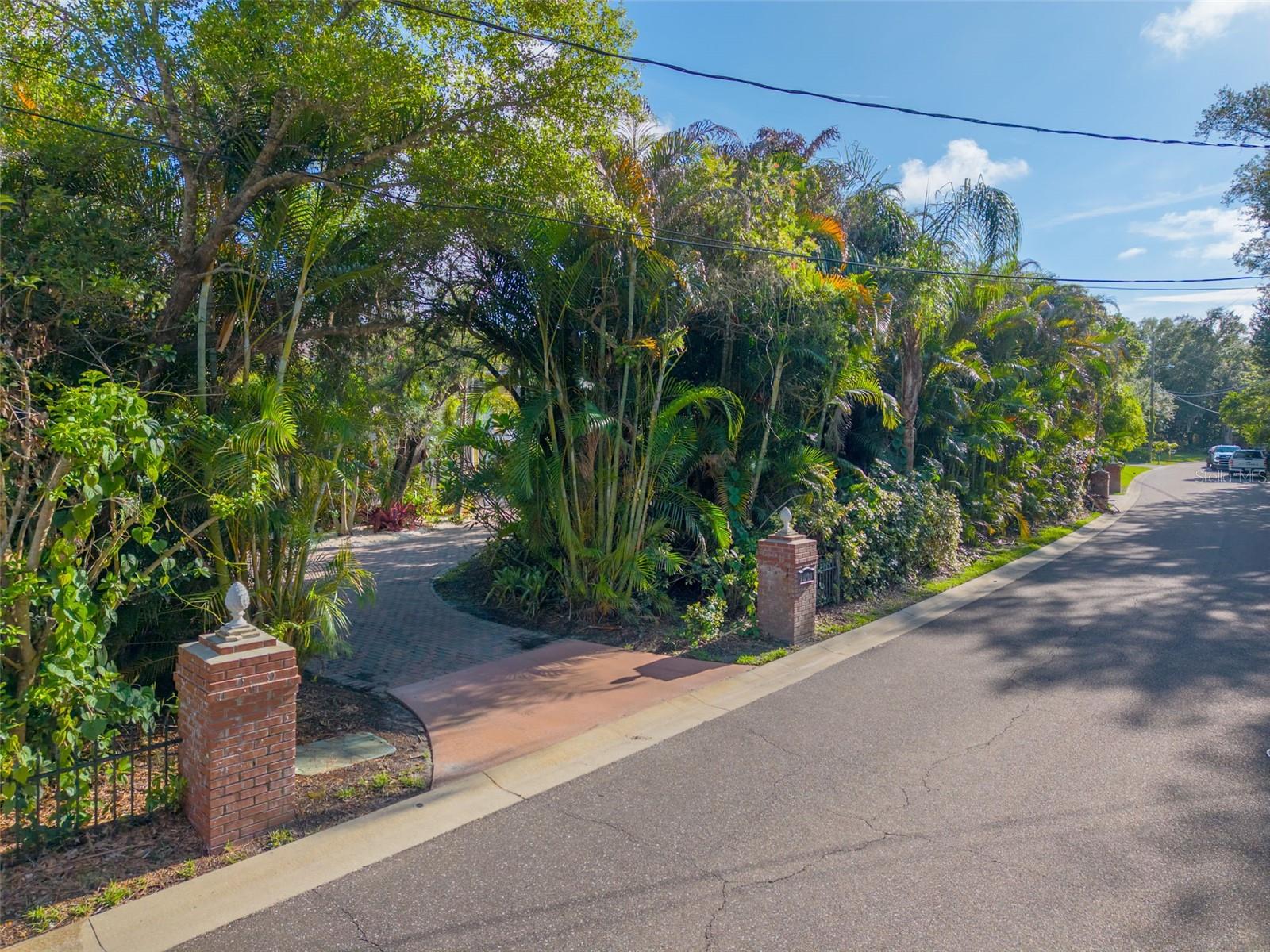 SPANISH TRAILS - Residential