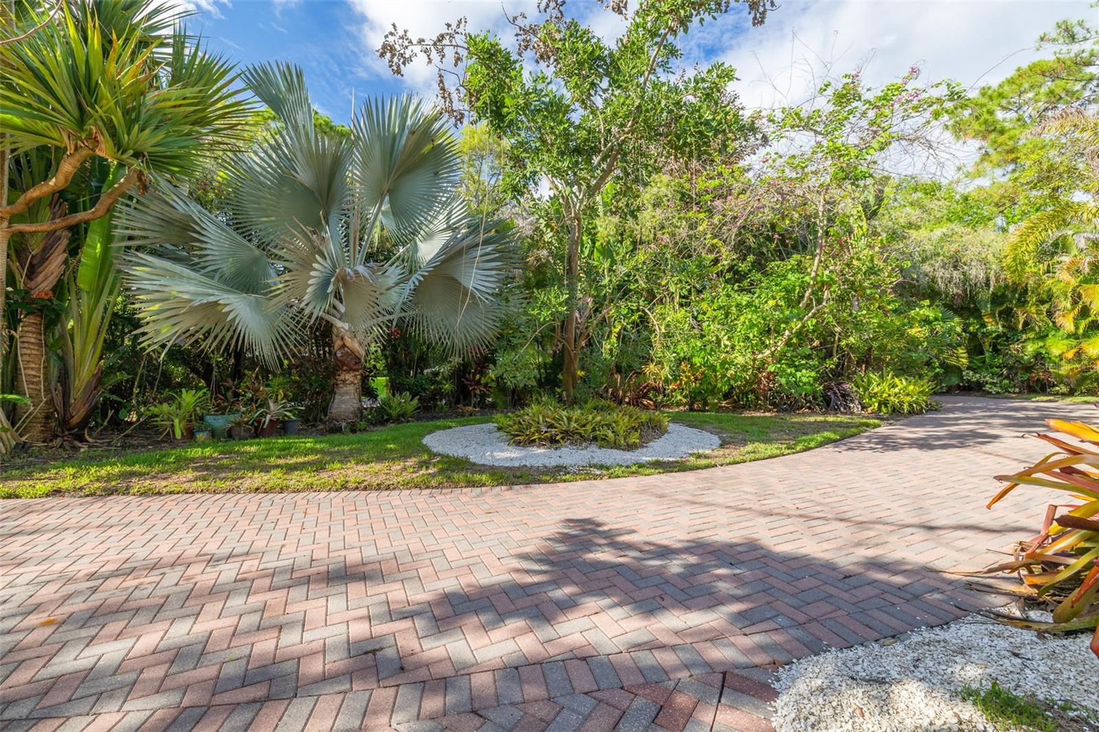 SPANISH TRAILS - Residential