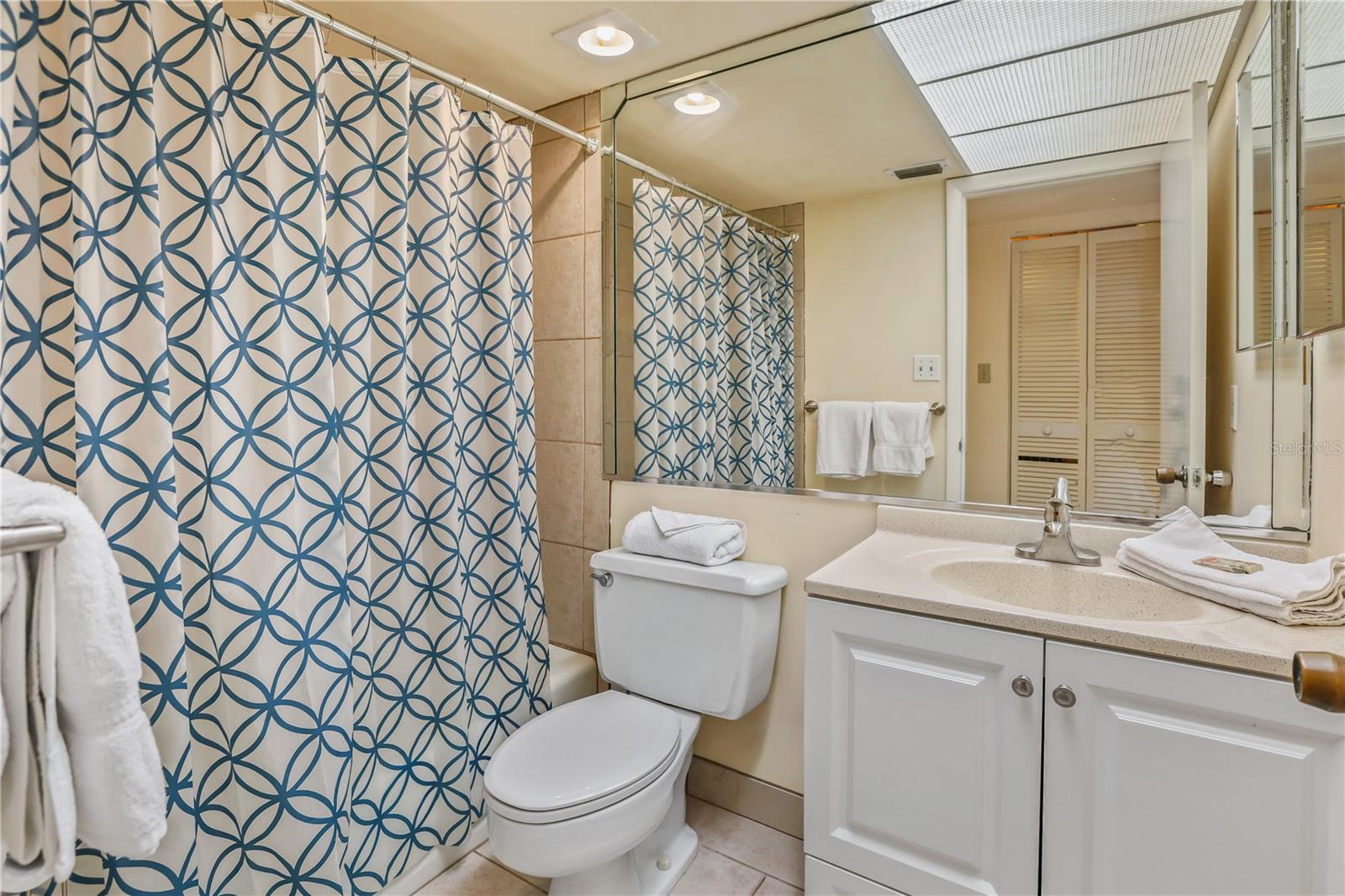 SANDY COVE III - Residential