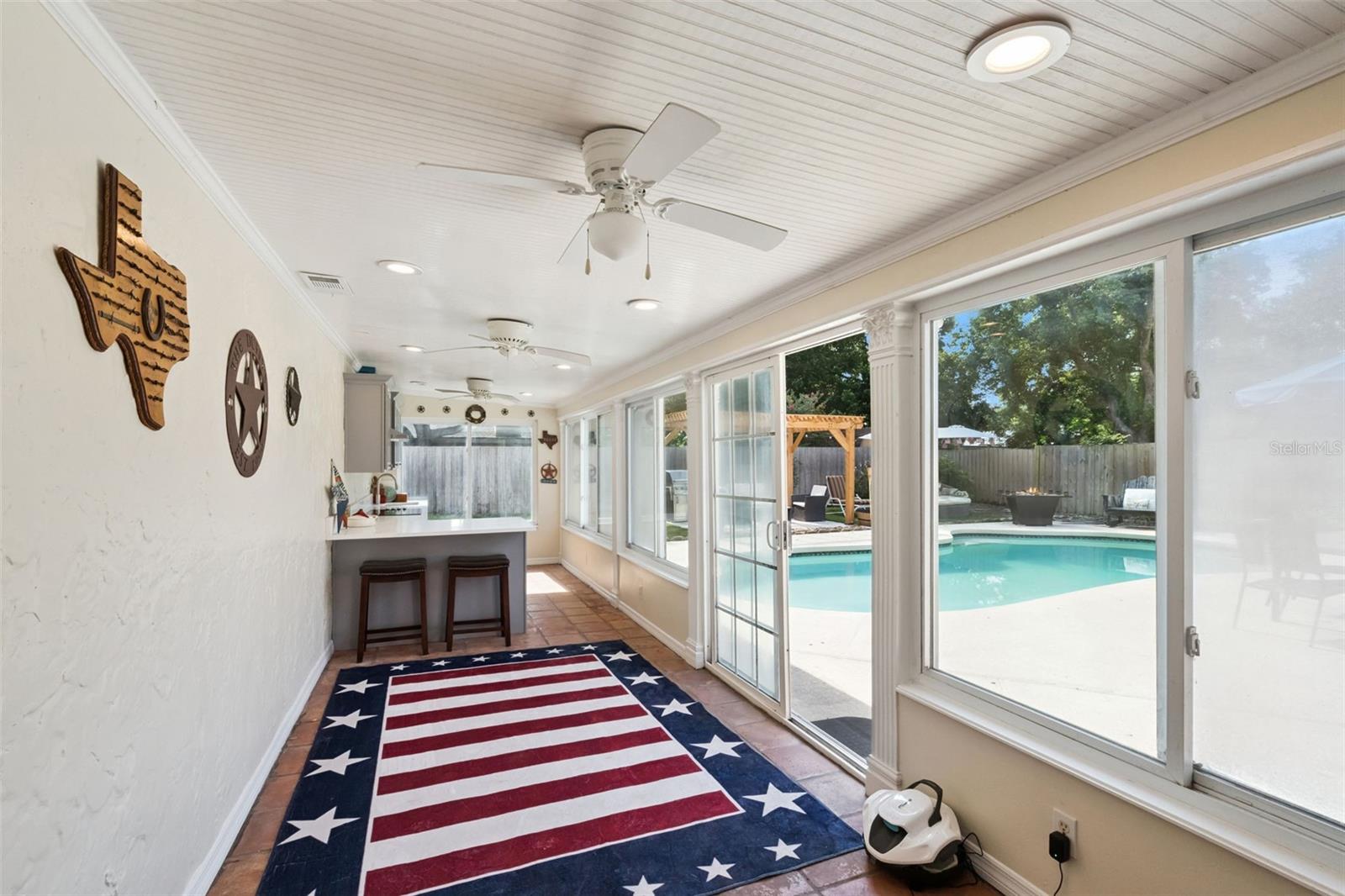 SHADOW BAY SPGS - Residential