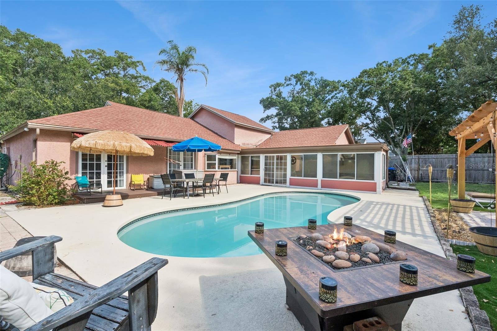 SHADOW BAY SPGS - Residential