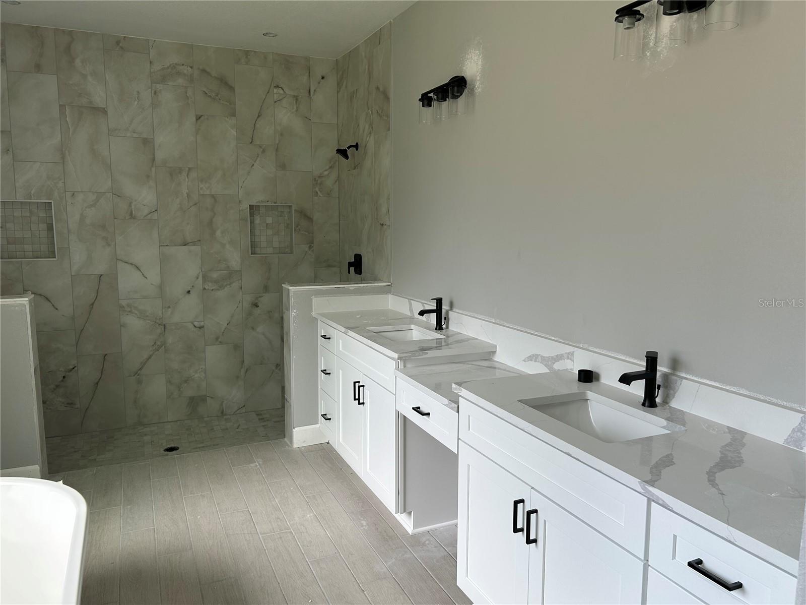 ROYAL HIGHLANDS - Residential
